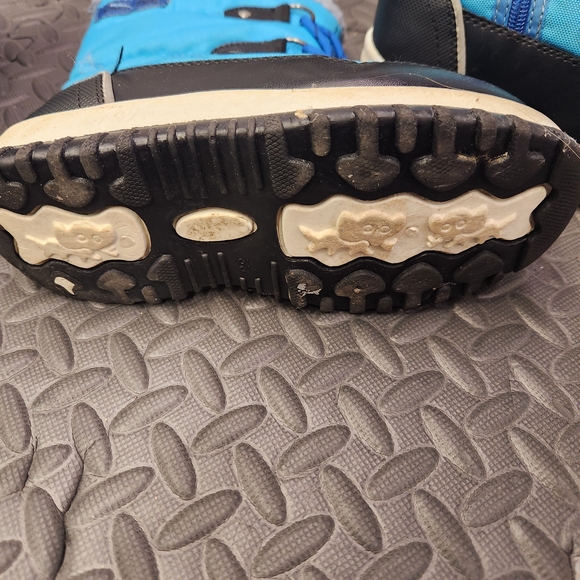 Dream Pairs Kids Blue and Black Boots - Picture 4 of 6